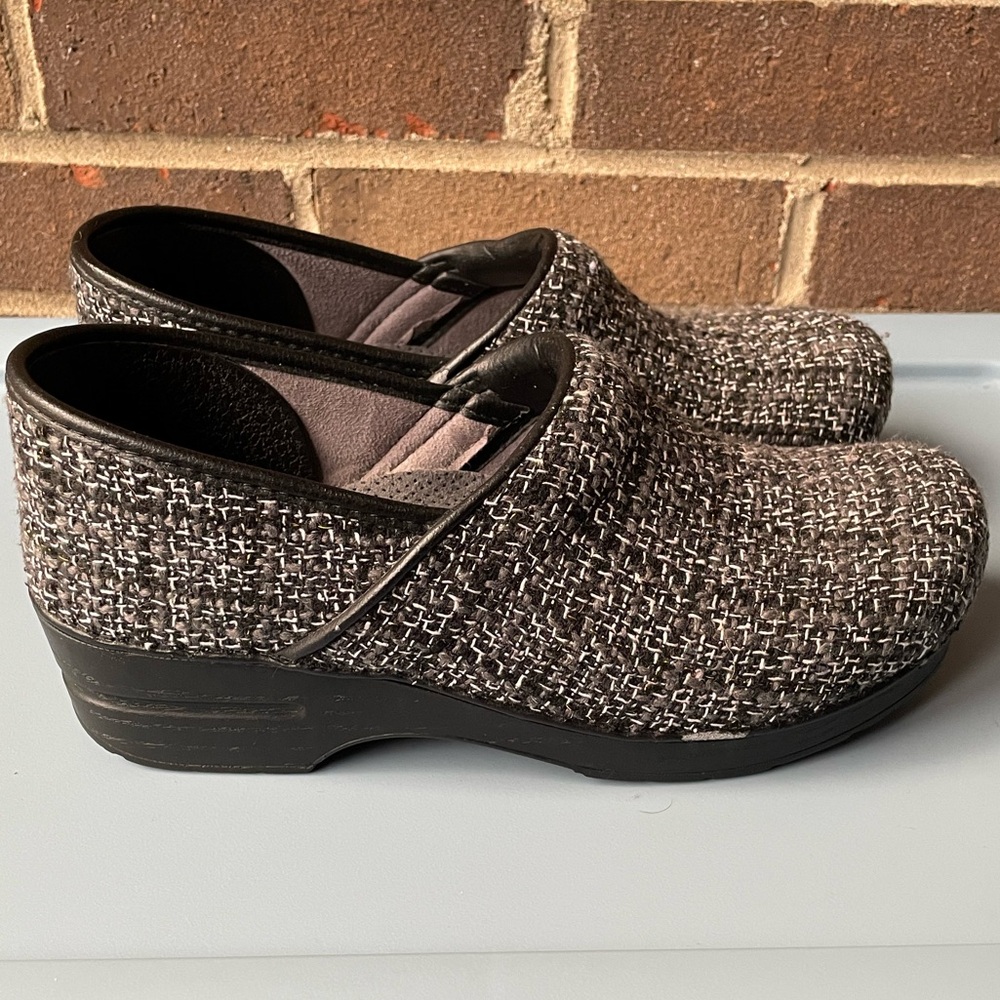 Dansko Womens Vegan Tweed Print Clogs Size 40